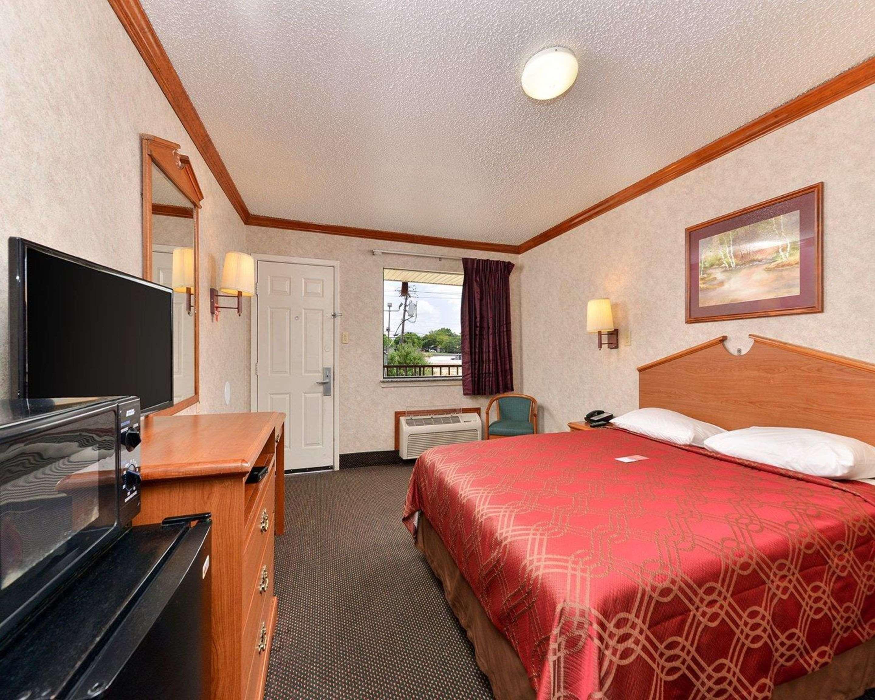 Econo Lodge Килийн Екстериор снимка