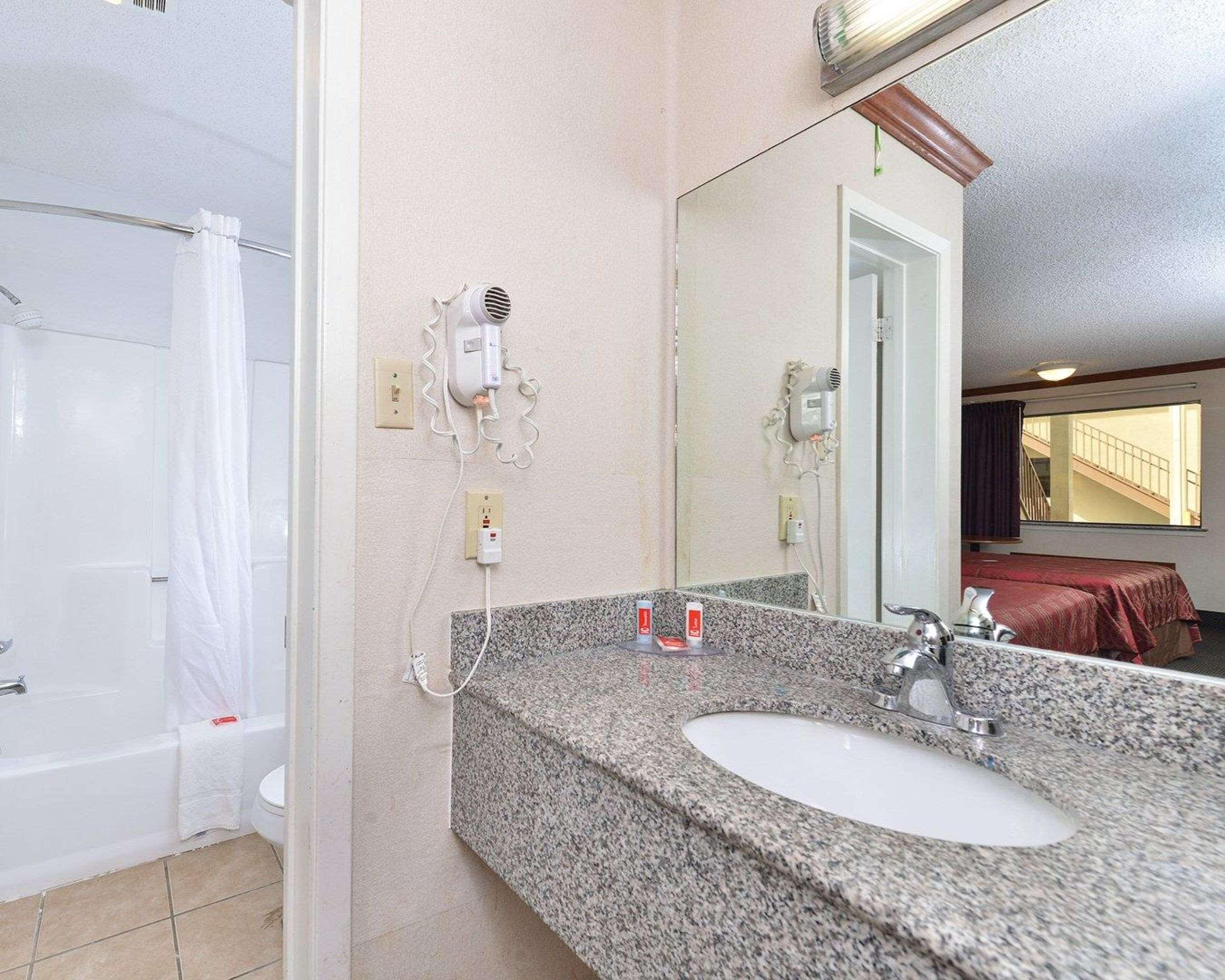 Econo Lodge Килийн Екстериор снимка